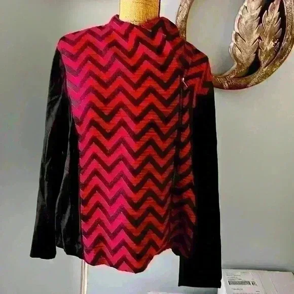 Chicos size 3 jacket . Black material is stretchy - Picture 2 of 7